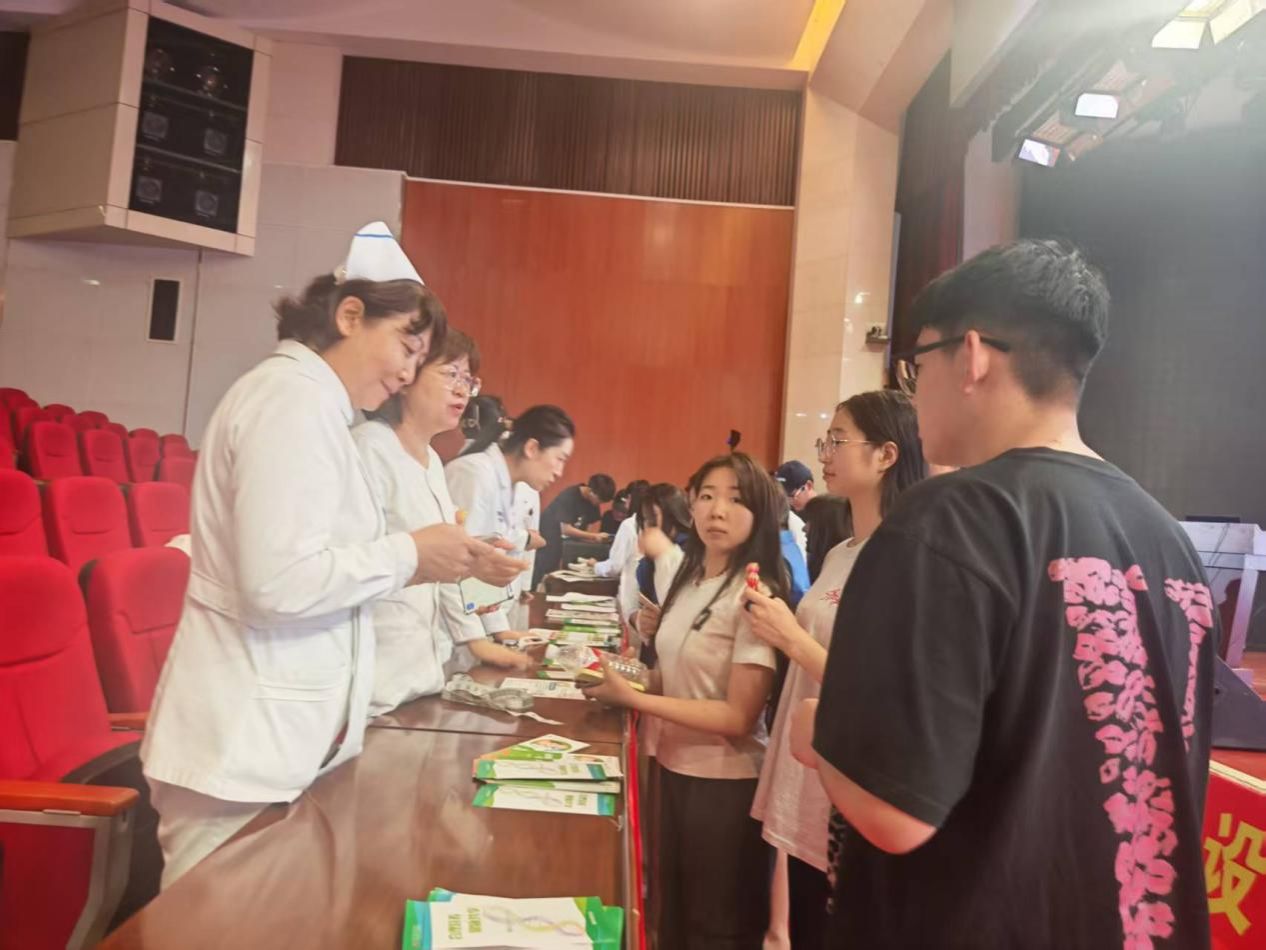 攜手健康未來，共筑營養(yǎng)長城——記我校與內蒙古醫(yī)科大學附屬醫(yī)院聯(lián)合開展全民營養(yǎng)周義診暨健康咨詢活動
